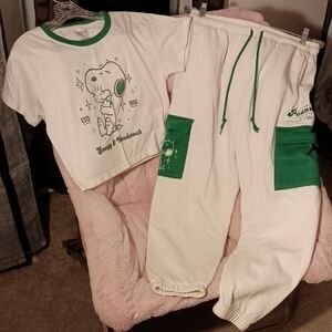 Juniors Large - Peanuts Snoopy Sweat Pants & Tee SET